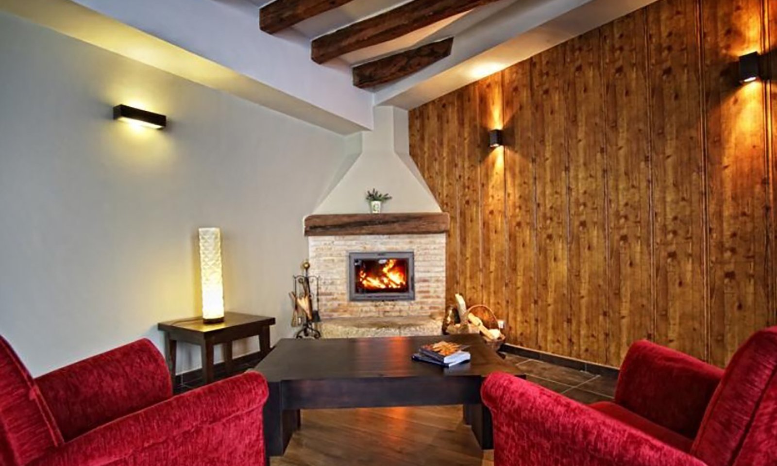 Chimenea Posada La Casona de Valbuena